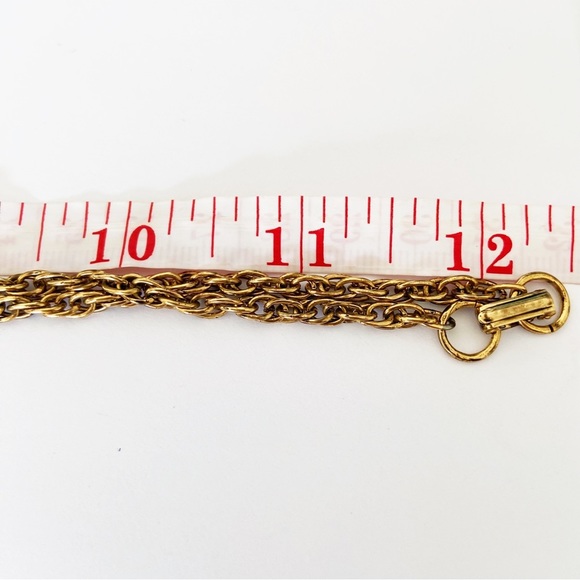 Vintage gold tone cameo portrait painting locket on 24” gold tone chain - Picture 6 of 7